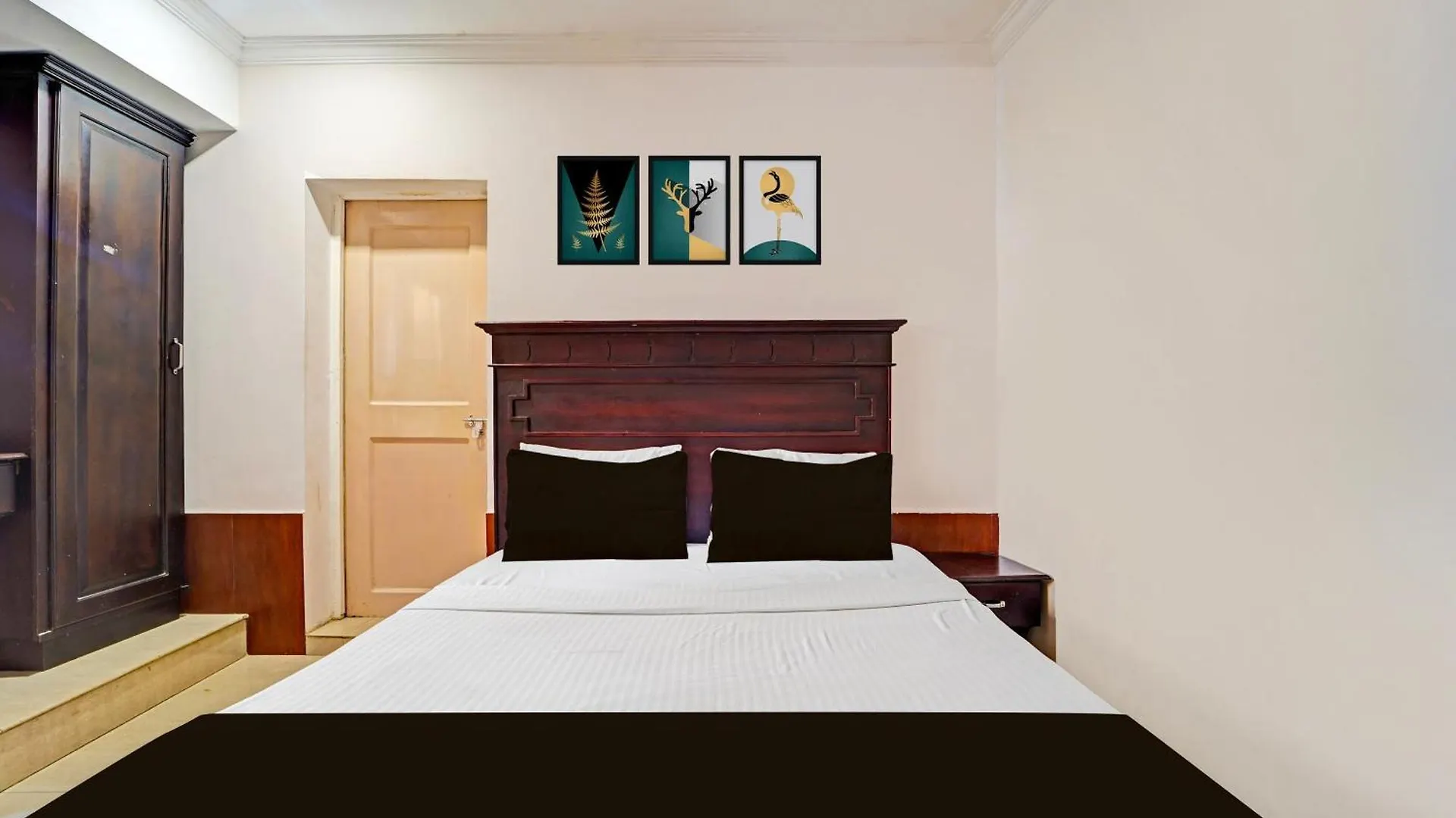 Super Hotel O Padma Junction Mg Road Kochi